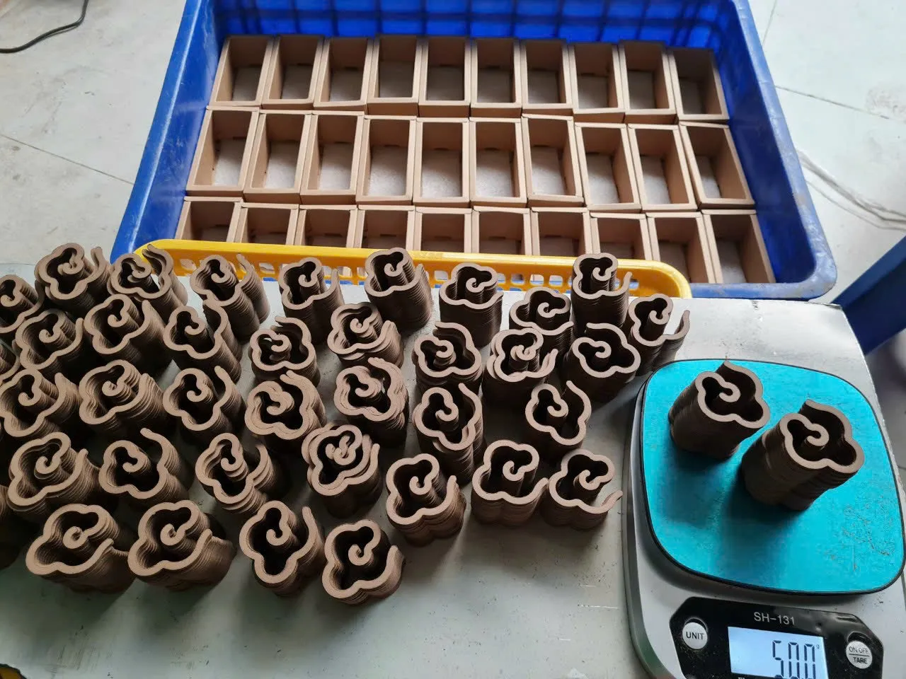 Bamboo Coil Incense Holder – Mini Agarwood Incense Stand with Metal Mesh (7.5 cm)